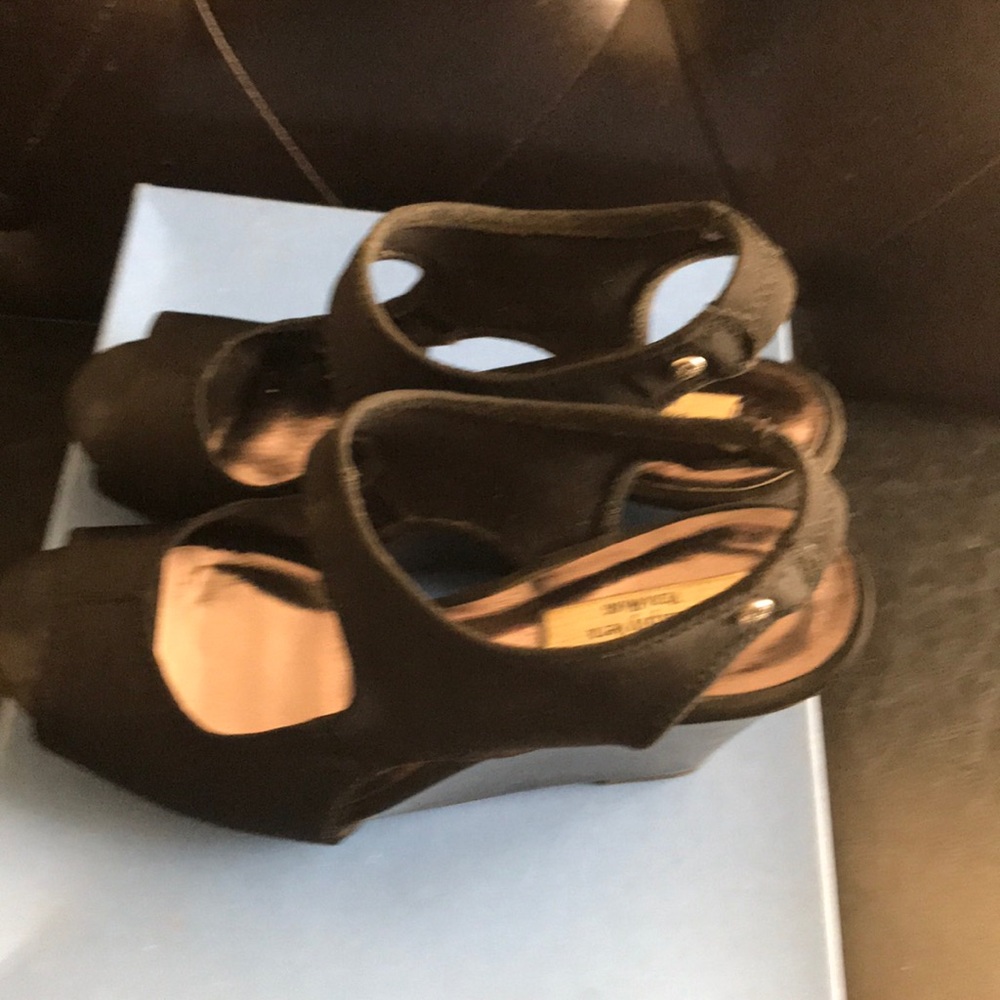 Sandals - Picture 2 of 4